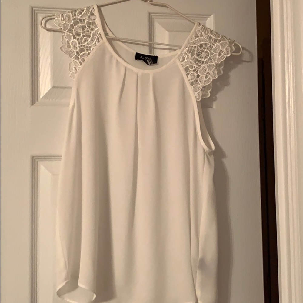 White Lace Sleeved Blouse